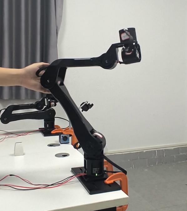 Operator guiding the arm under gravity compensation